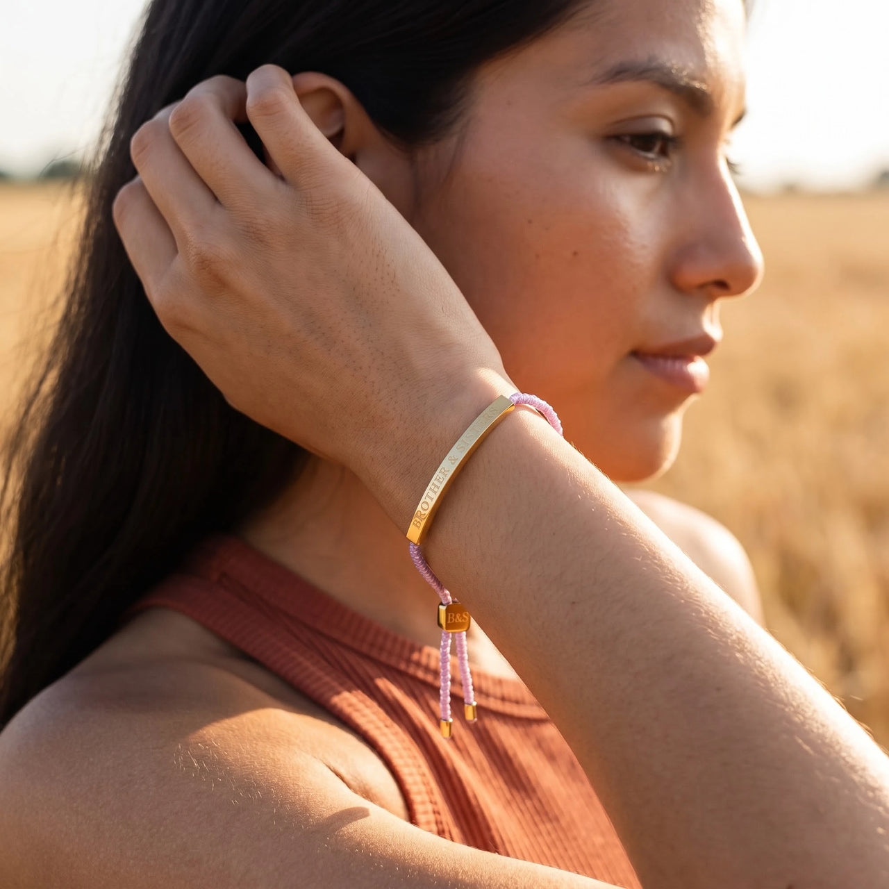 Purple string bracelet — worn, everyday gesture, gold | SKU: lemauve-g