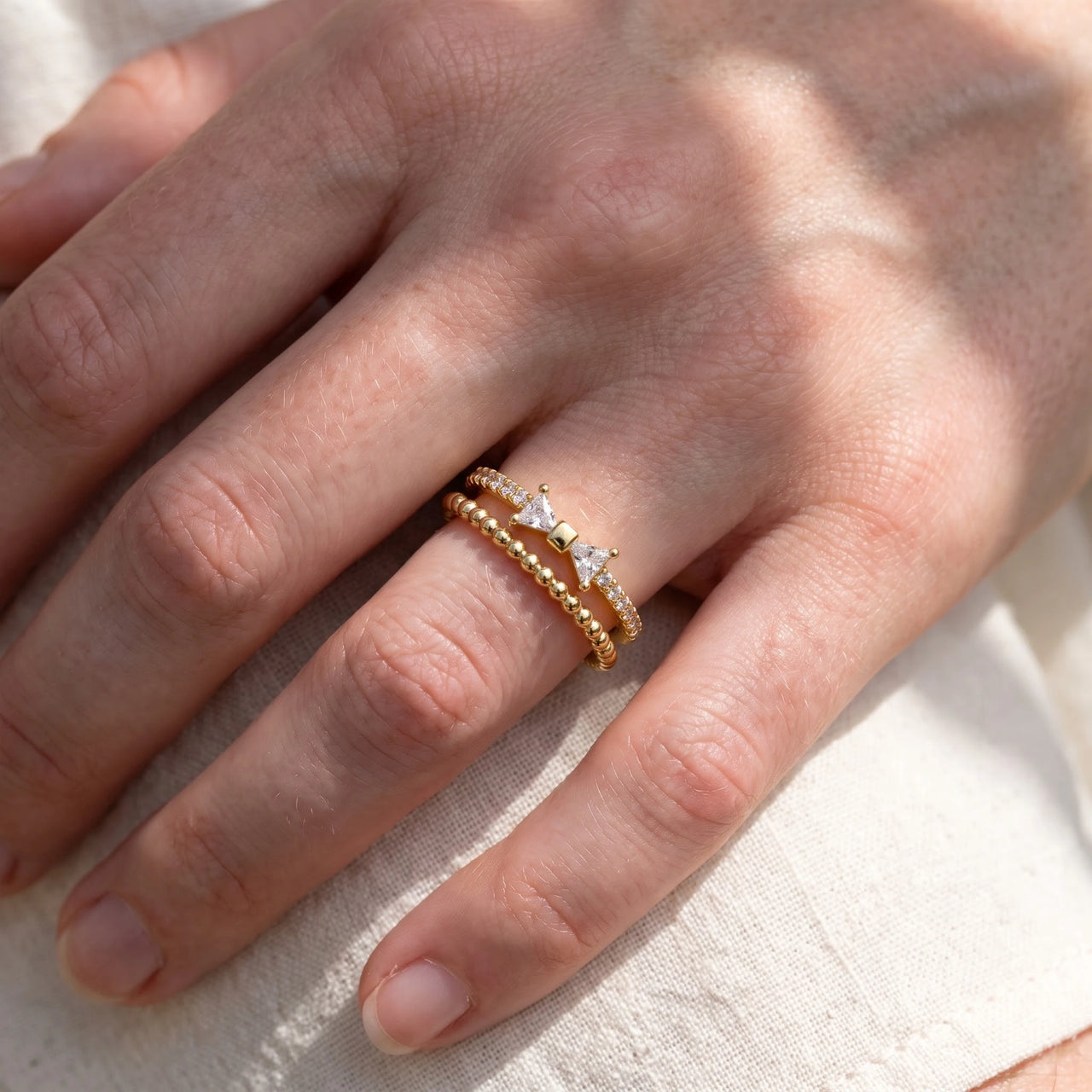 Close-up of the Butterfly ring in gold worn | SKU: lepapillon