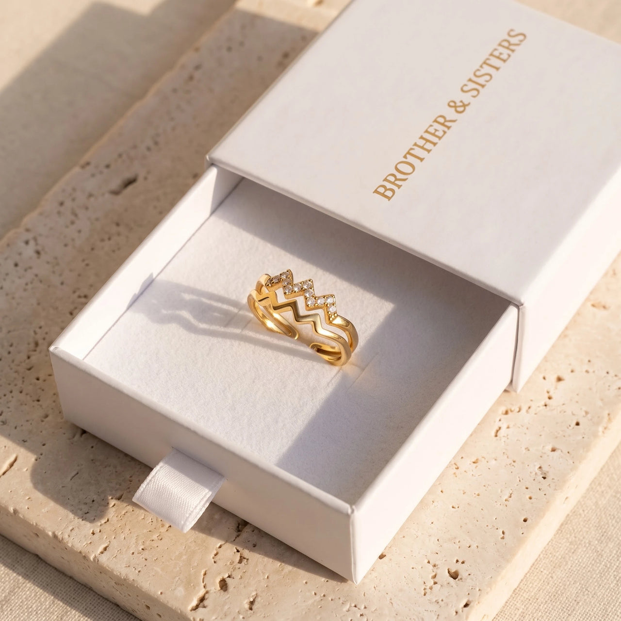 The Zigzag, gold ring — gift box | SKU: lezigzag