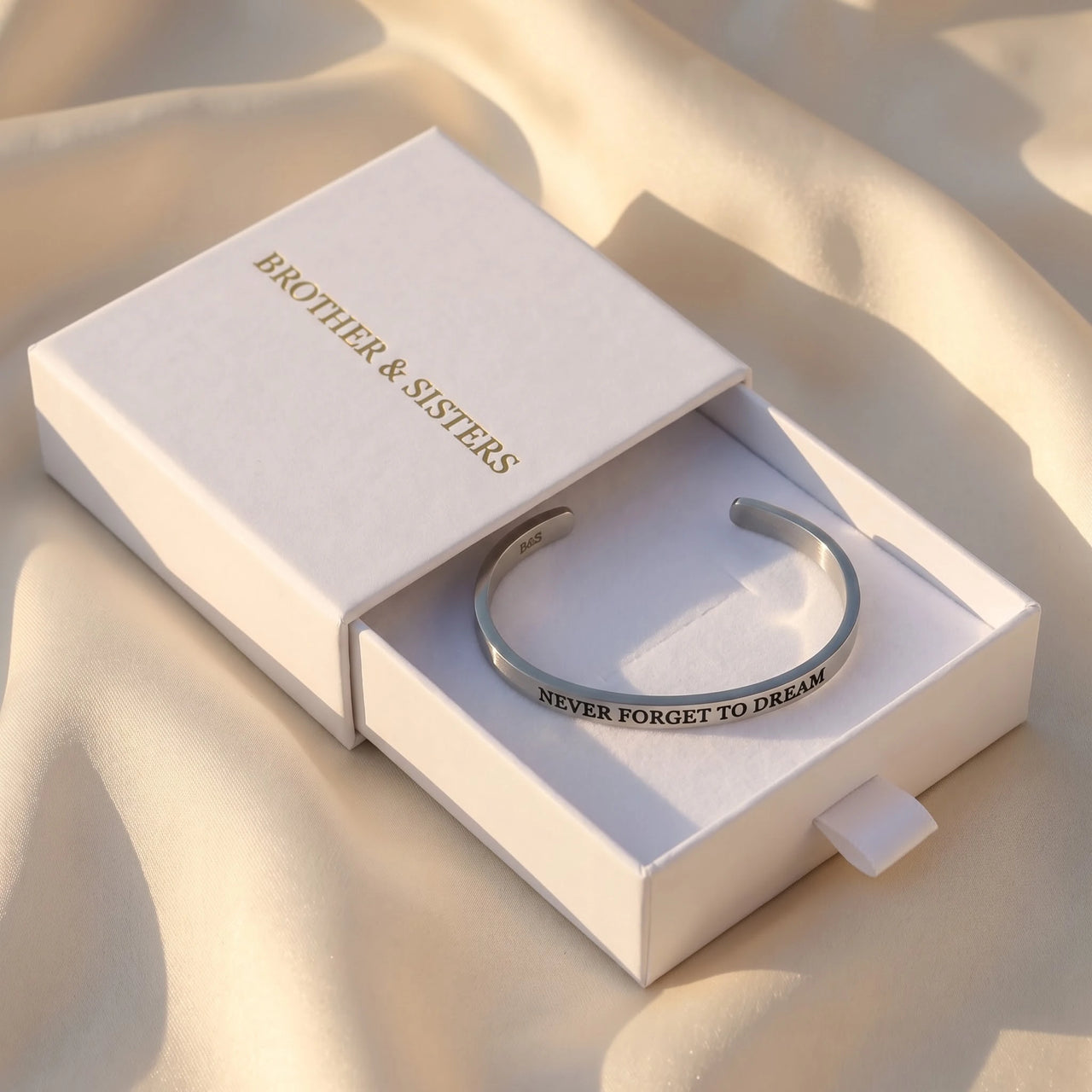 Graduation gift for her — in the gift box, silver | SKU: nftd-rg